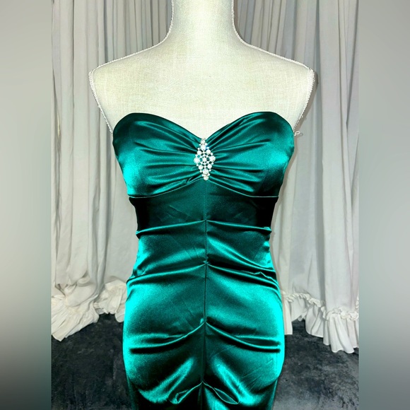 Dresses | Emerald Green Mermaid Formal Prom Dress Size 4 Petite New With  Tags | Poshmark